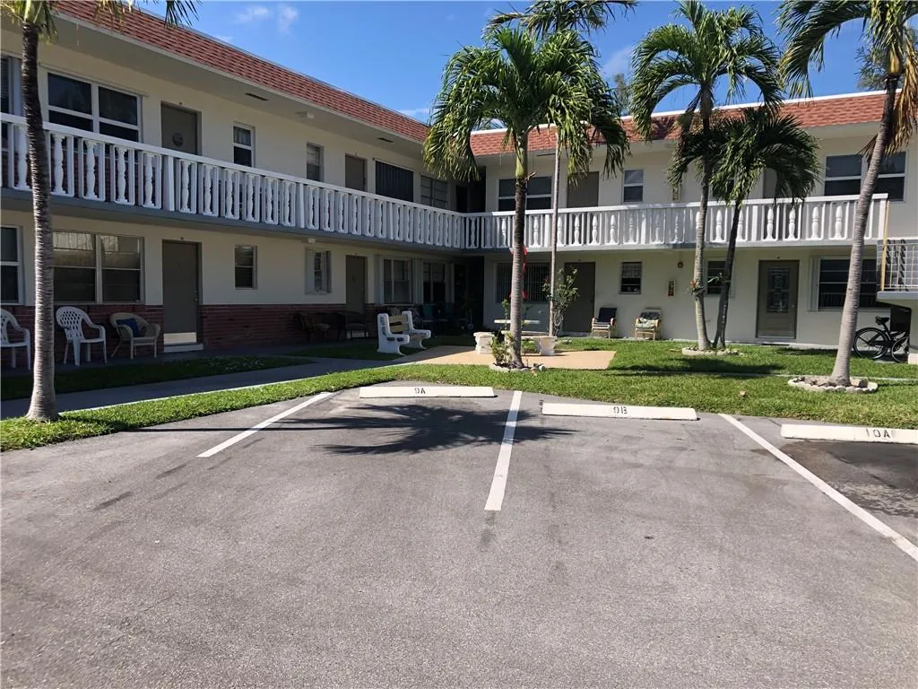 1550 N 12th Ct Unit 3A  