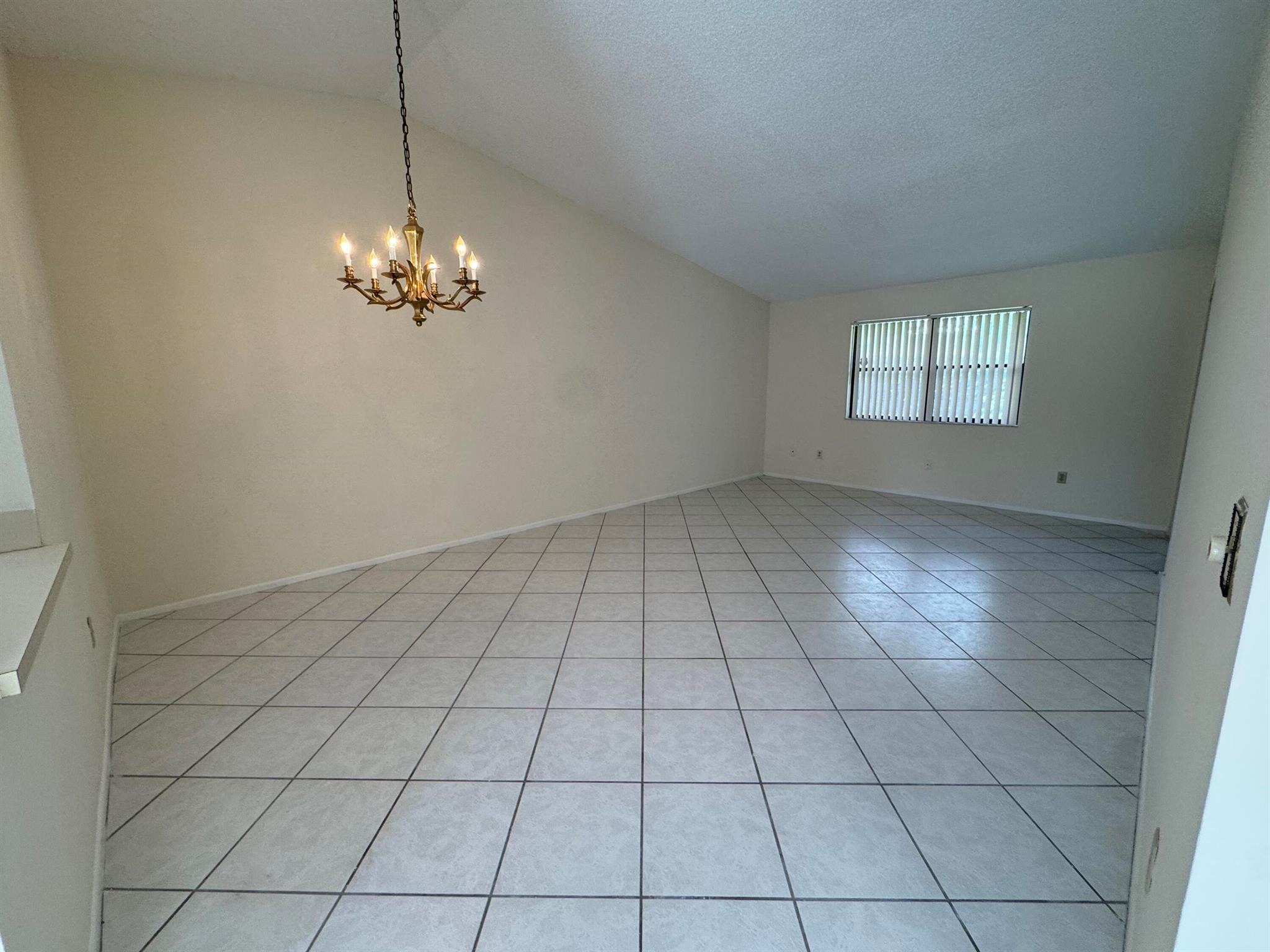 446 Knollwood Court