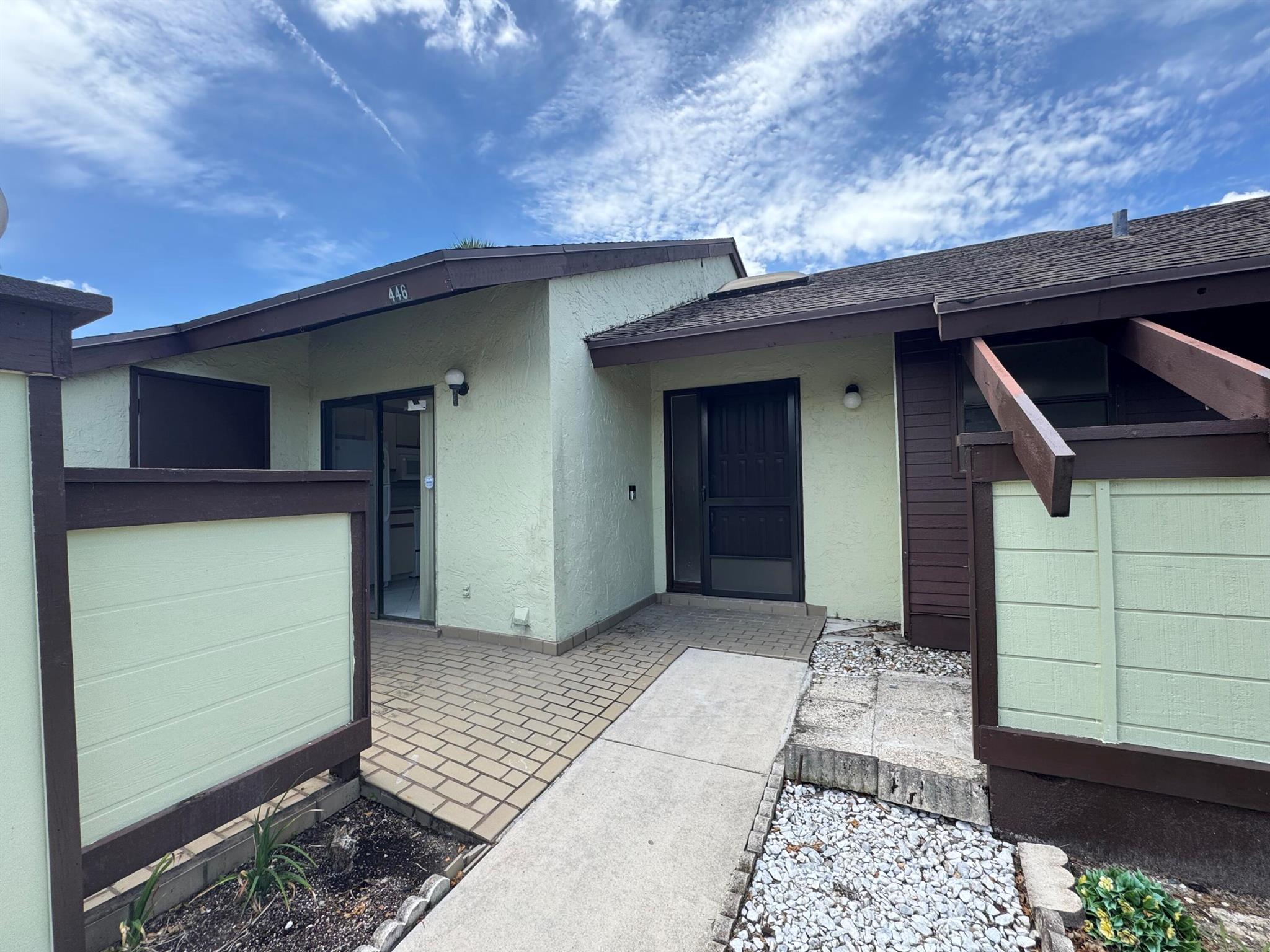 446 Knollwood Court