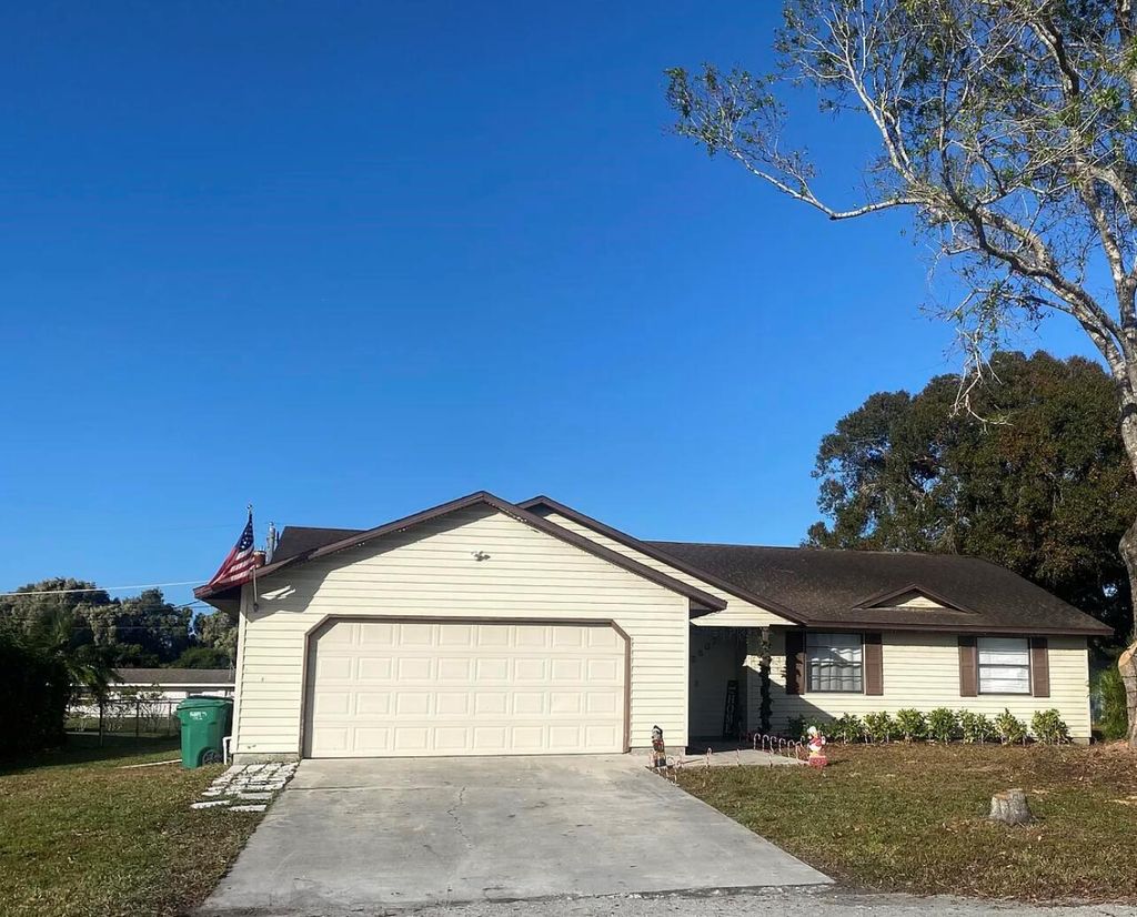 Photo of 2807 S 27th Street, Fort Pierce, FL 34981 (MLS # R11047719)