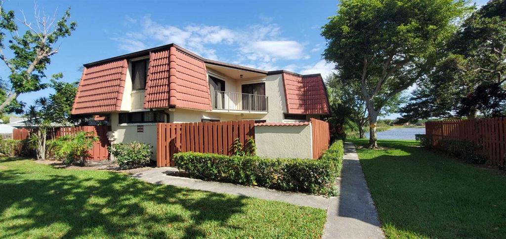 Nice townhouse for rent 2 bedrooms 2 1/2 bathrooms on a convenient location, close to shops restaurants and beaches.