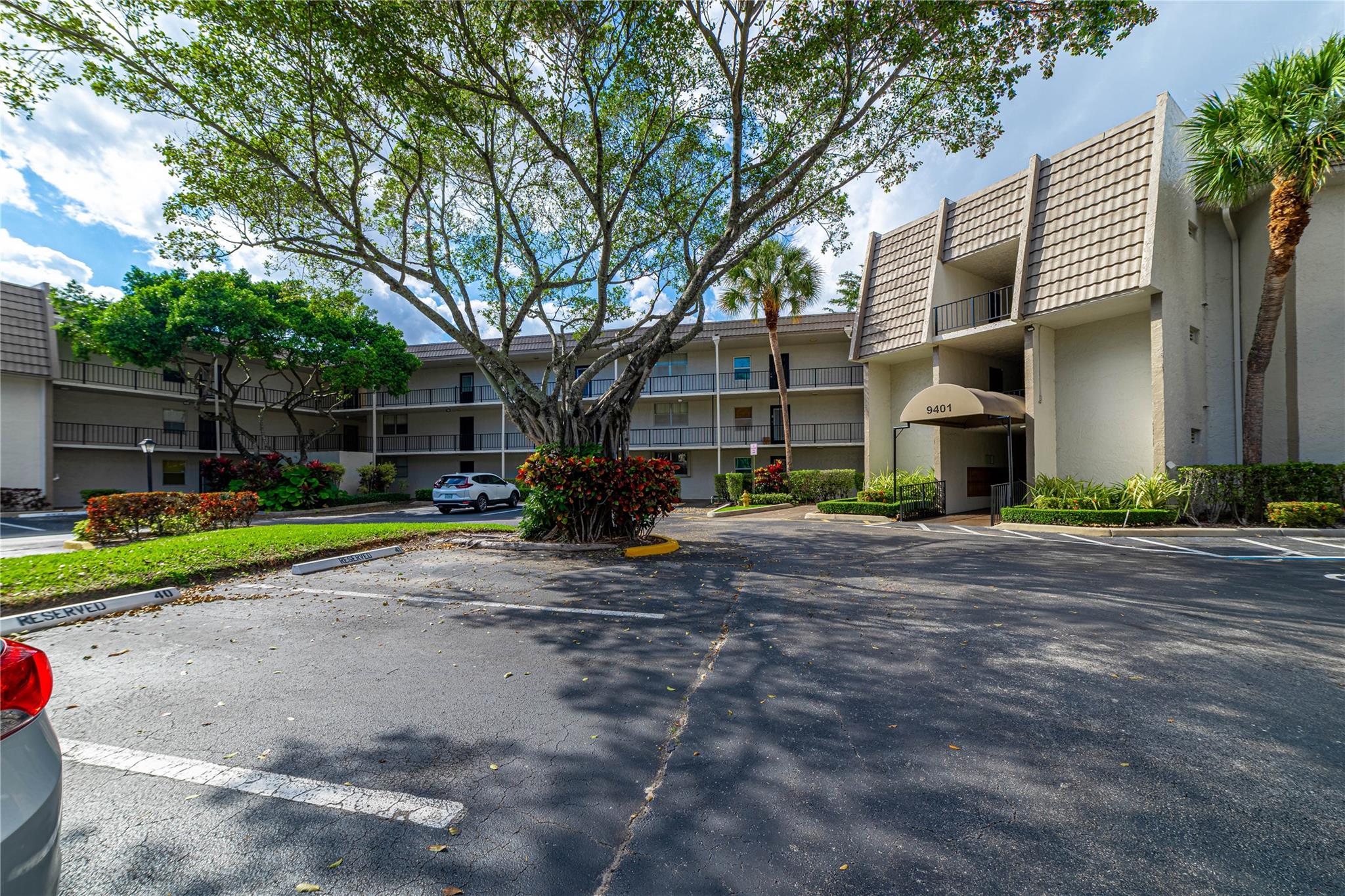 9401 Lime Bay Blvd 302