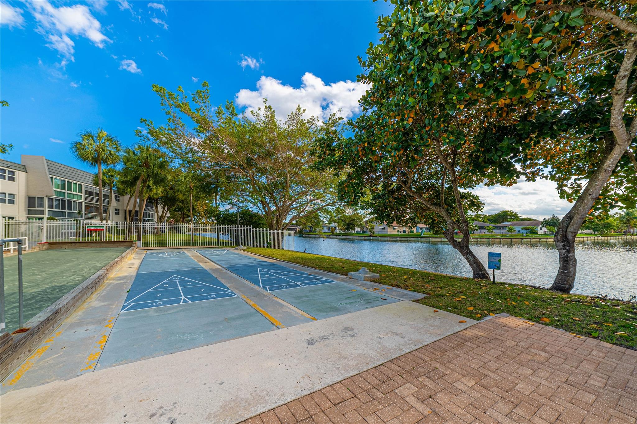 LIME BAY - Residential