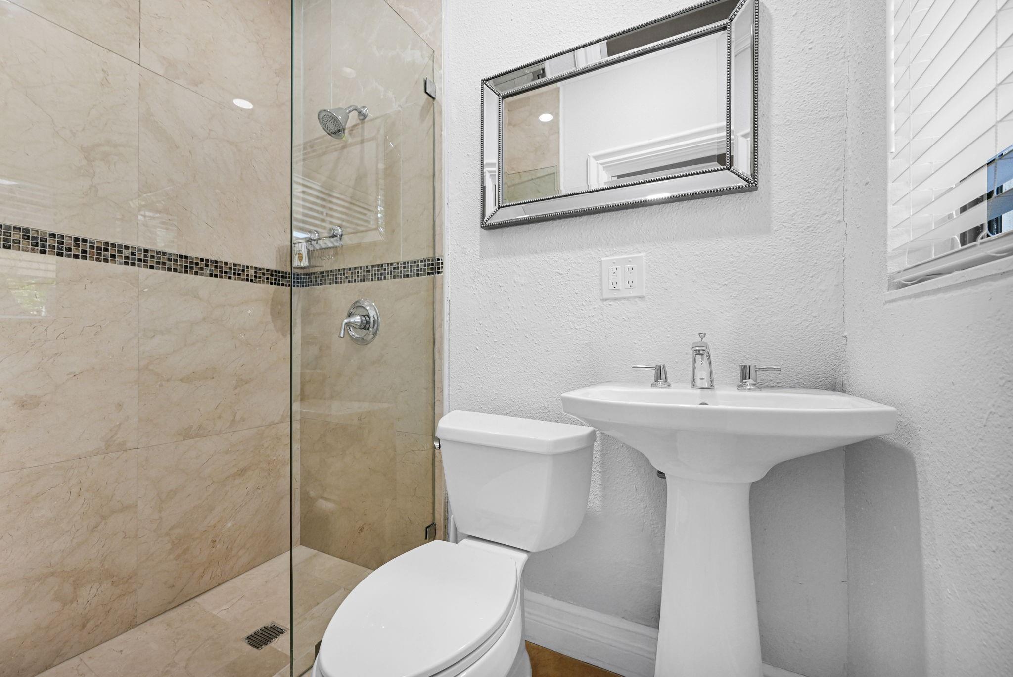 PLANTATION GARDENS 1ST SE - Residential Lease