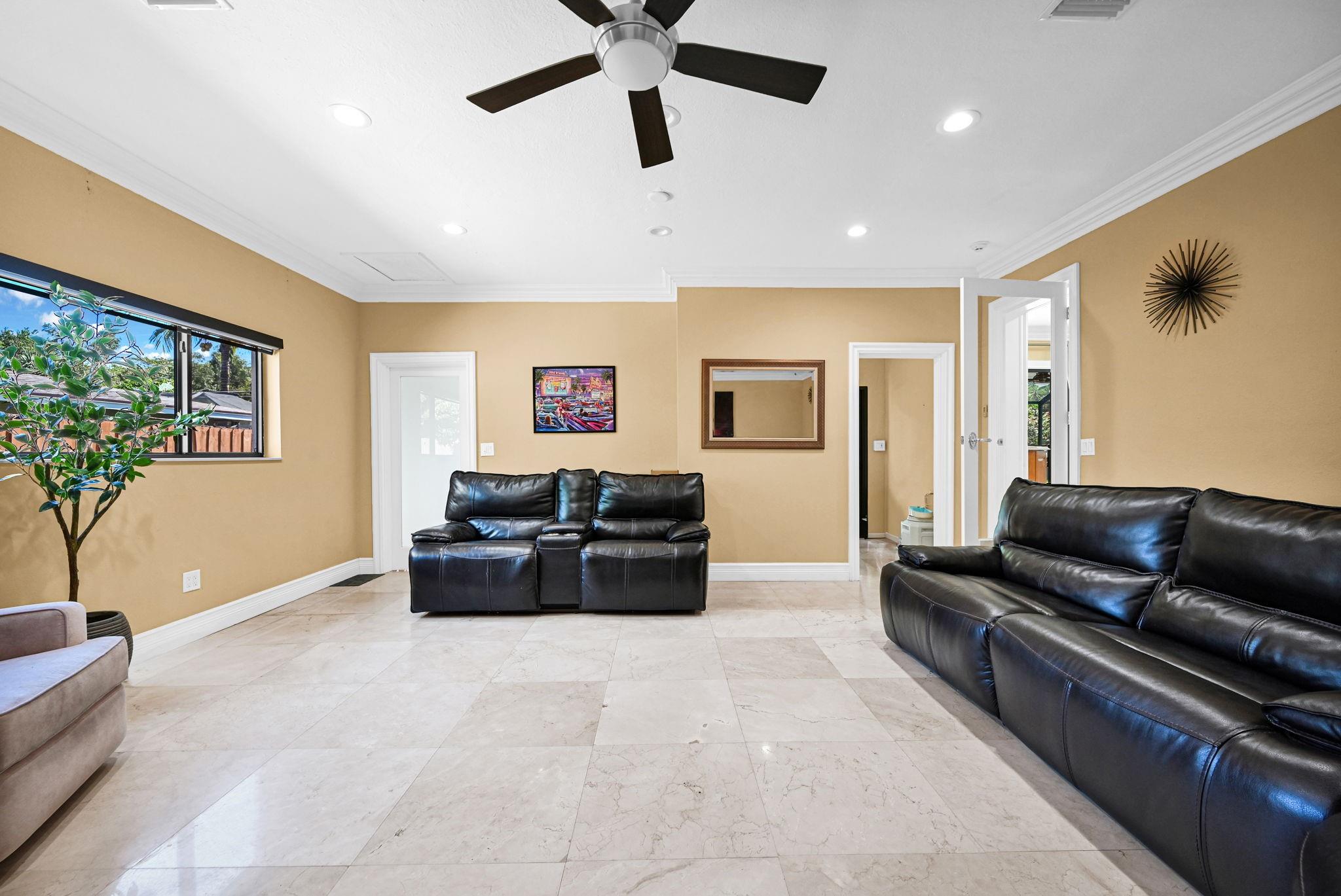 PLANTATION GARDENS 1ST SE - Residential Lease