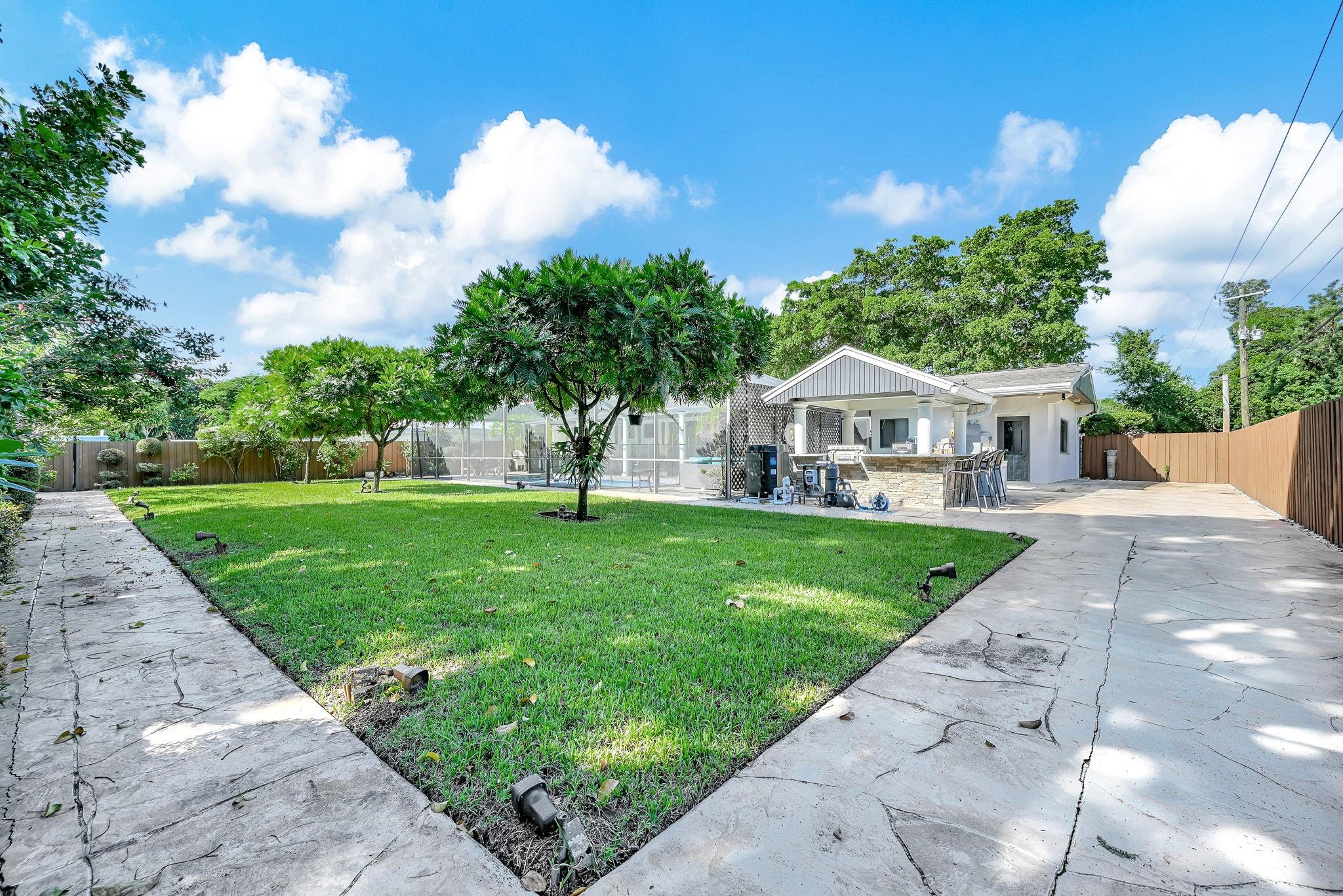 PLANTATION GARDENS 1ST SE - Residential Lease