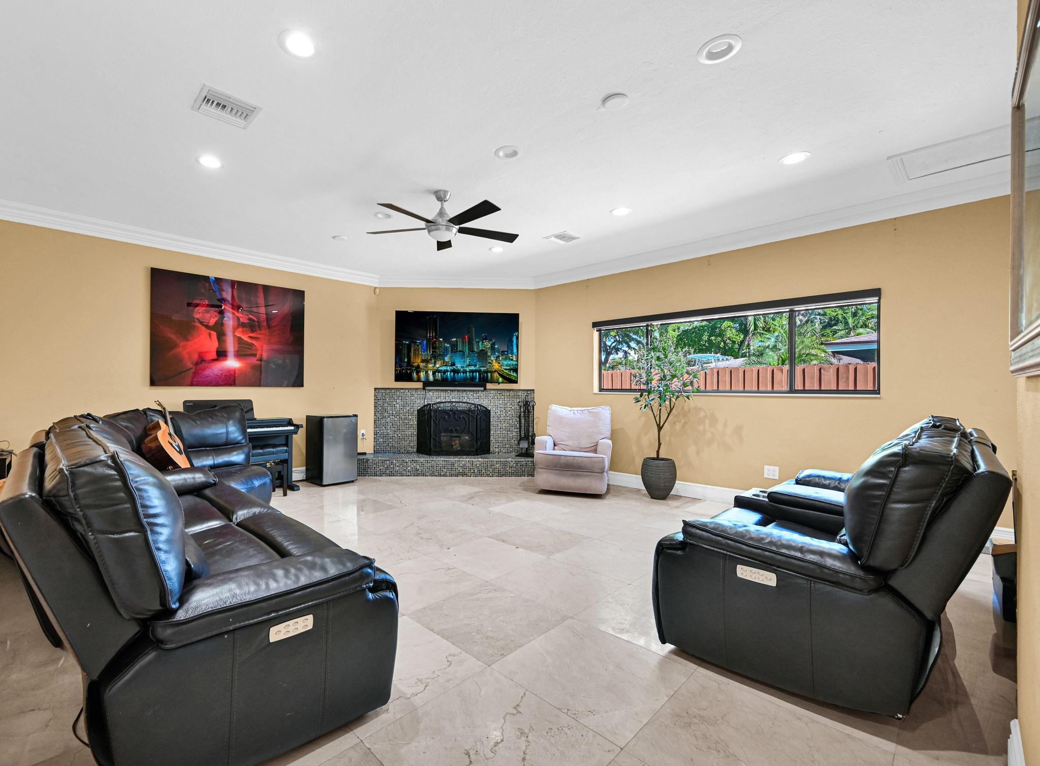 PLANTATION GARDENS 1ST SE - Residential Lease