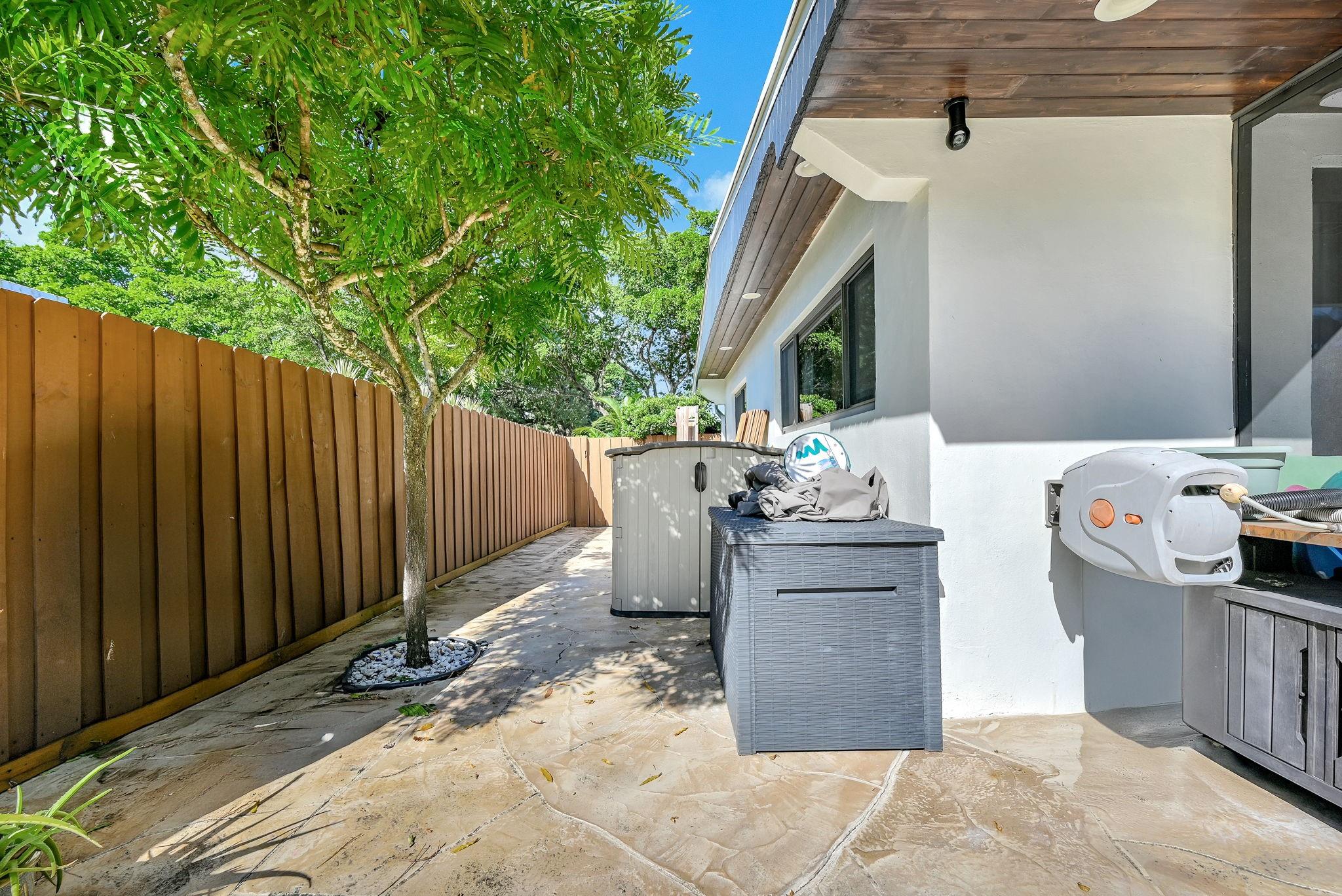 PLANTATION GARDENS 1ST SE - Residential Lease