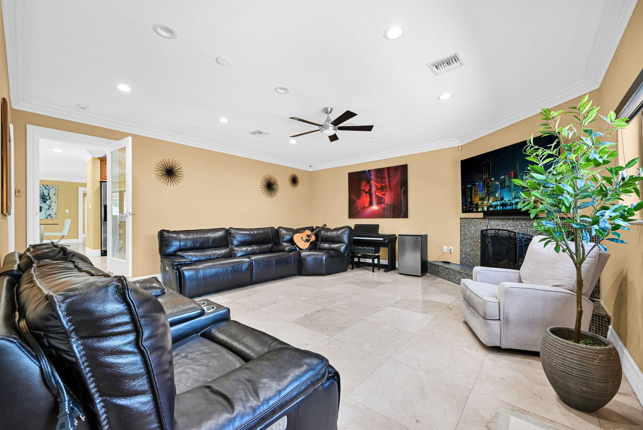 PLANTATION GARDENS 1ST SE - Residential Lease