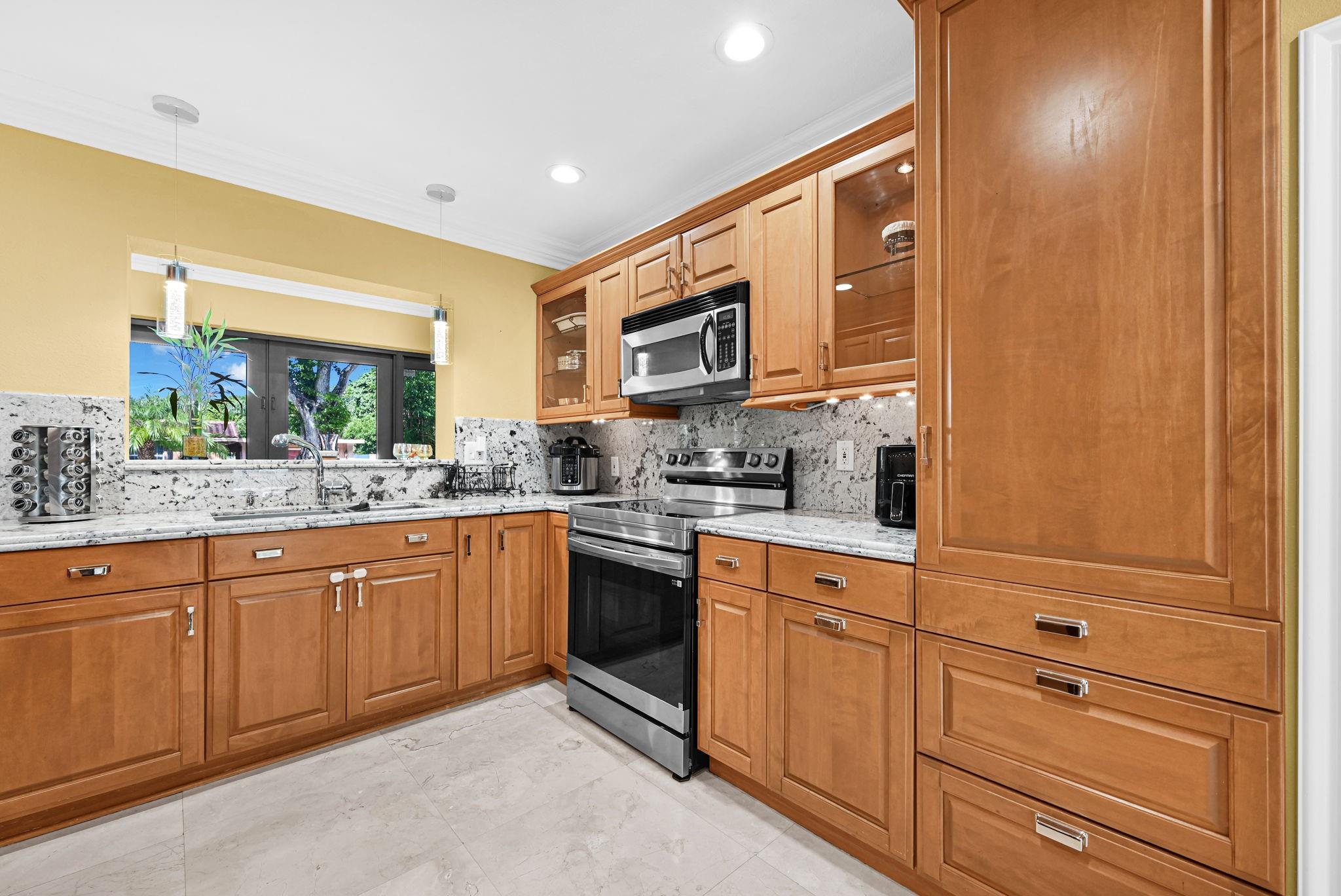 PLANTATION GARDENS 1ST SE - Residential Lease
