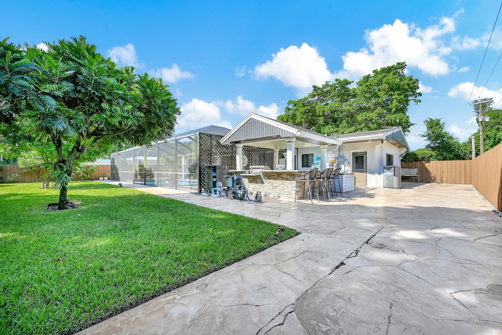PLANTATION GARDENS 1ST SE - Residential Lease