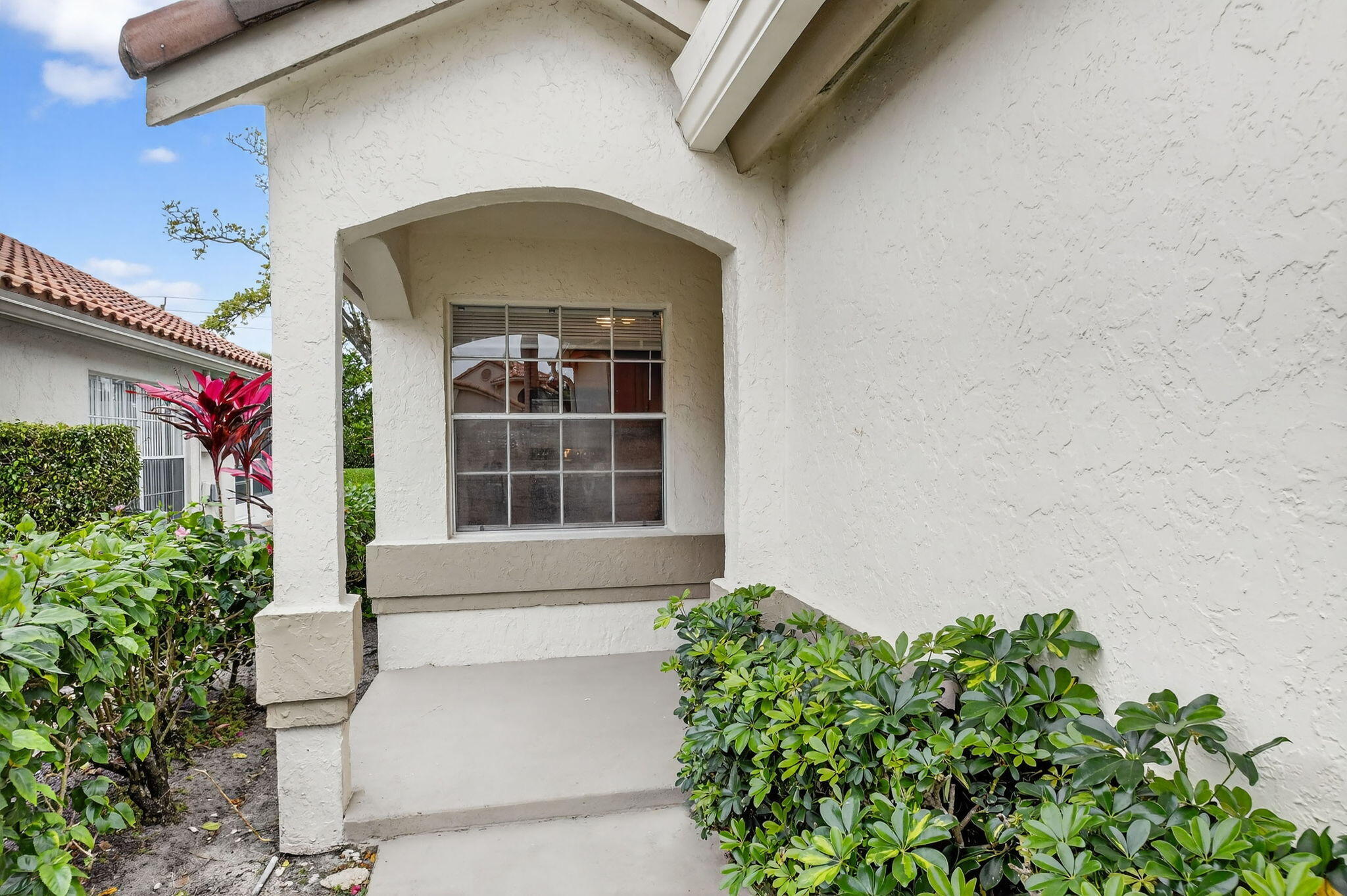 6121 Bay Isles Drive