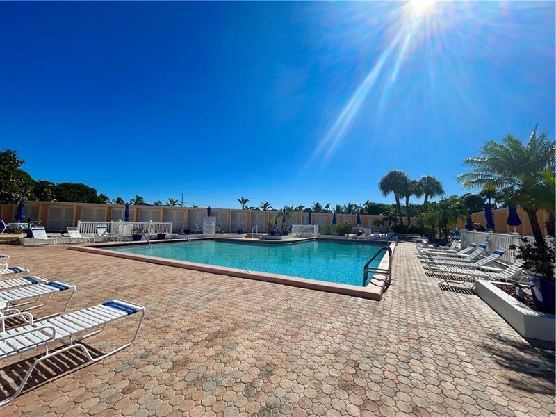 IMPERIAL POINT COLONNADES - Residential