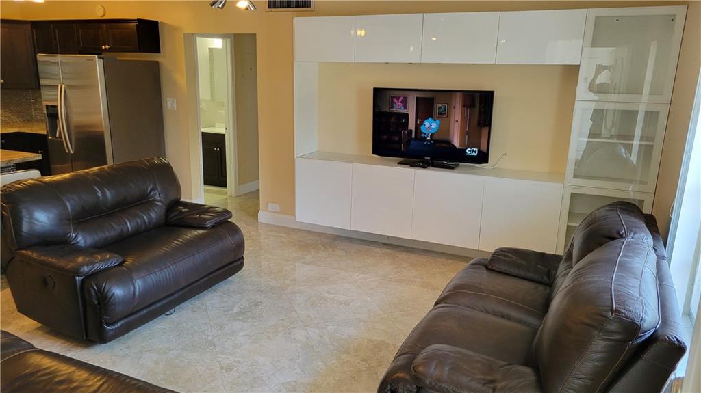 IMPERIAL POINT COLONNADES - Residential