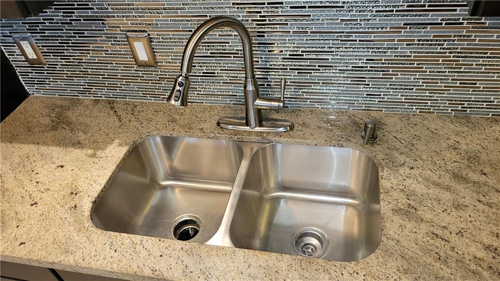 IMPERIAL POINT COLONNADES - Residential