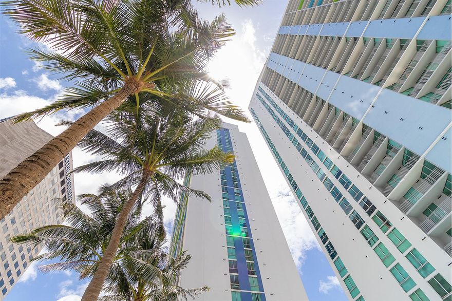 Amazing views of the downtown corridor Biscayne Blvd, Bayfront Park and Miami River and partial Biscayne Bay view, this units have all the Miami most charm style. Marble floor throughout the unit, 2 bed 2 full bathrooms, Master bed within suite bathroom with a walking closet. Amenities include 2 swimming pools, Jacuzzi, Sauna, Sun Deck, 2 Fitness Centers, features the latest high-performance equipment designed to meet all your workout needs, 2 Lounge Rooms, Conference Room, and 24 hrs. Concierge service