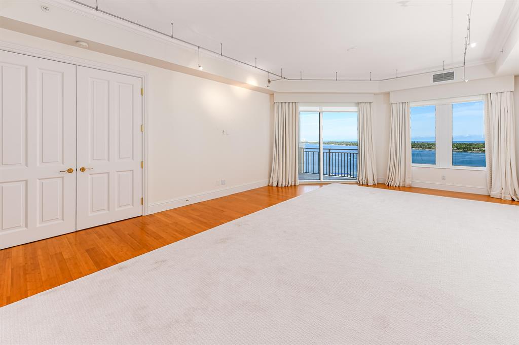 One Watermark Place - Residential