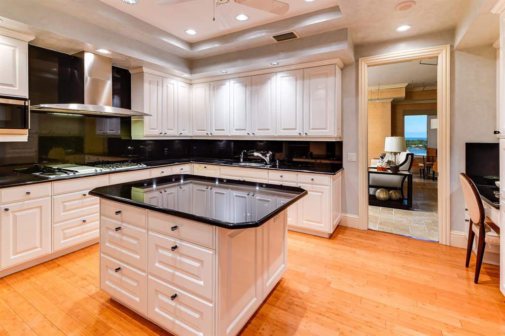 One Watermark Place - Residential