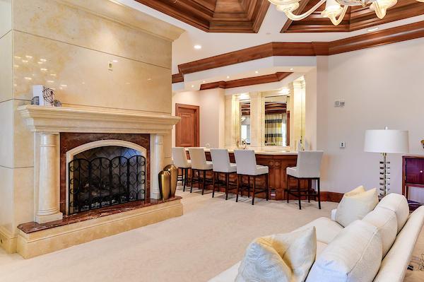 One Watermark Place - Residential