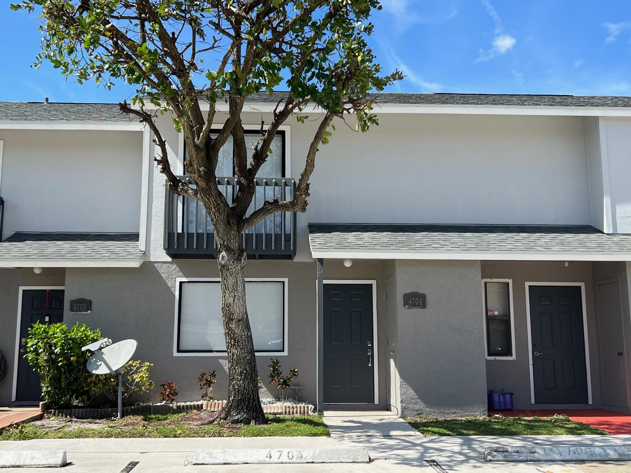 TOWNHOUSE WITH A NEW FRESH PAINT. NEW SLIDING DOOR. NICE KITCHEN CABINETS, STAINLESS STEEL APPLIANCES, AND MODERN BATHROOMS WITH A NEW TOILETS. NEW TILE ON 1st FLOOR. ALL BEDROOMS ARE ON THE 2nd FLOOR, MASTER WITH WALK IN CLOSET AND A BALCONY, NO CARPET AT ALL AND 2ND FLOOR LAMINATE.2 ASSIGNED PARKING SPACES, HOA JUST FINISHED INSTALLING NEW ROOFS (2022) AND IS FINISHING PAINTING OUTSIDE ALL BUILDINGS IN 2023. NICE, SAFE, QUIET, DANCE CLASSES, POOL, JACCUZZY, TENNIS COURT AND CENTRALLY LOCATED COMMUNITY.