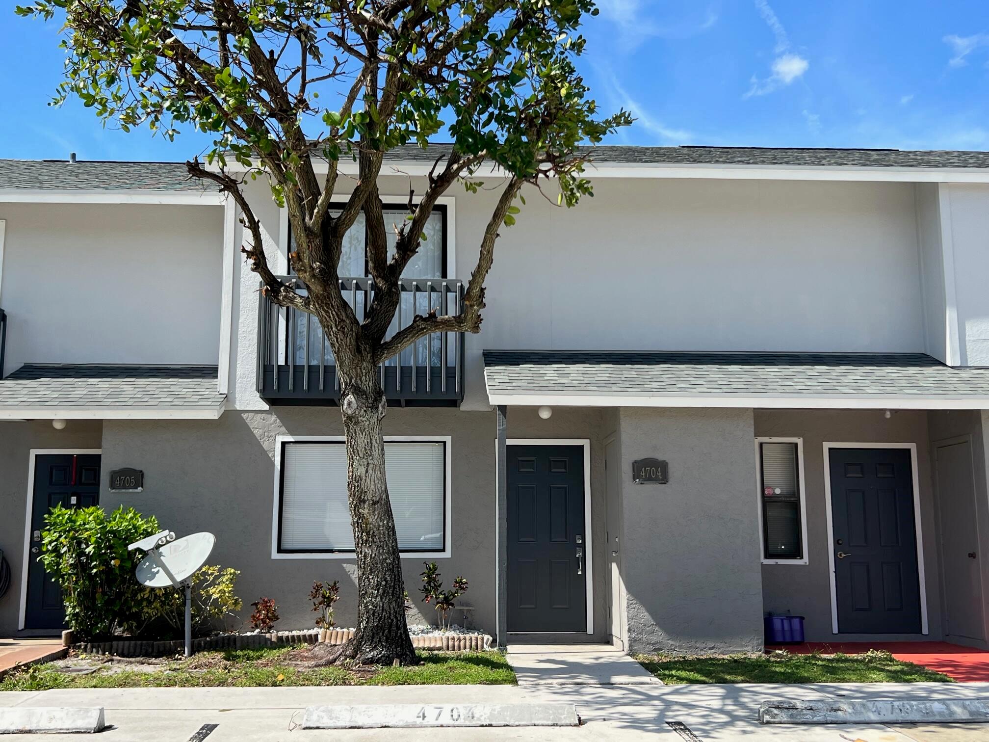 TOWNHOUSE WITH A NEW FRESH PAINT. NEW SLIDING DOOR. NICE KITCHEN CABINETS, STAINLESS STEEL APPLIANCES, AND MODERN BATHROOMS WITH A NEW TOILETS. NEW TILE ON 1st FLOOR. ALL BEDROOMS ARE ON THE 2nd FLOOR, MASTER WITH WALK IN CLOSET AND A BALCONY, NO CARPET AT ALL AND 2ND FLOOR LAMINATE.2 ASSIGNED PARKING SPACES, HOA JUST FINISHED INSTALLING NEW ROOFS (2022) AND IS FINISHING PAINTING OUTSIDE ALL BUILDINGS IN 2023. NICE, SAFE, QUIET, DANCE CLASSES, POOL, JACCUZZY, TENNIS COURT AND CENTRALLY LOCATED COMMUNITY.
