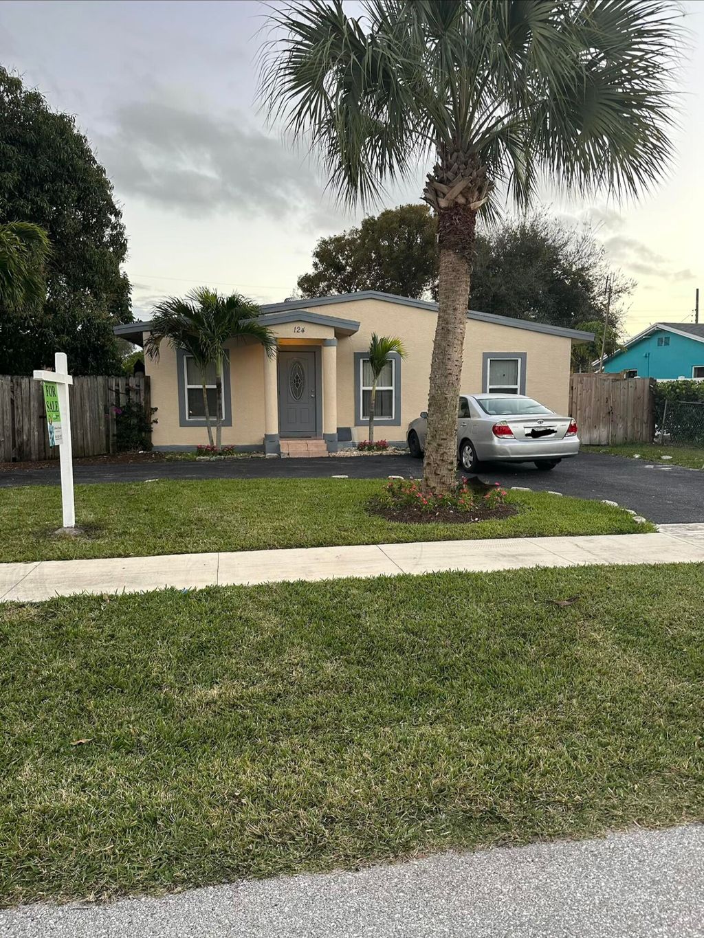 Photo of 124 SW 10th Avenue, Boynton Beach, FL 33435 (MLS # R11161669)