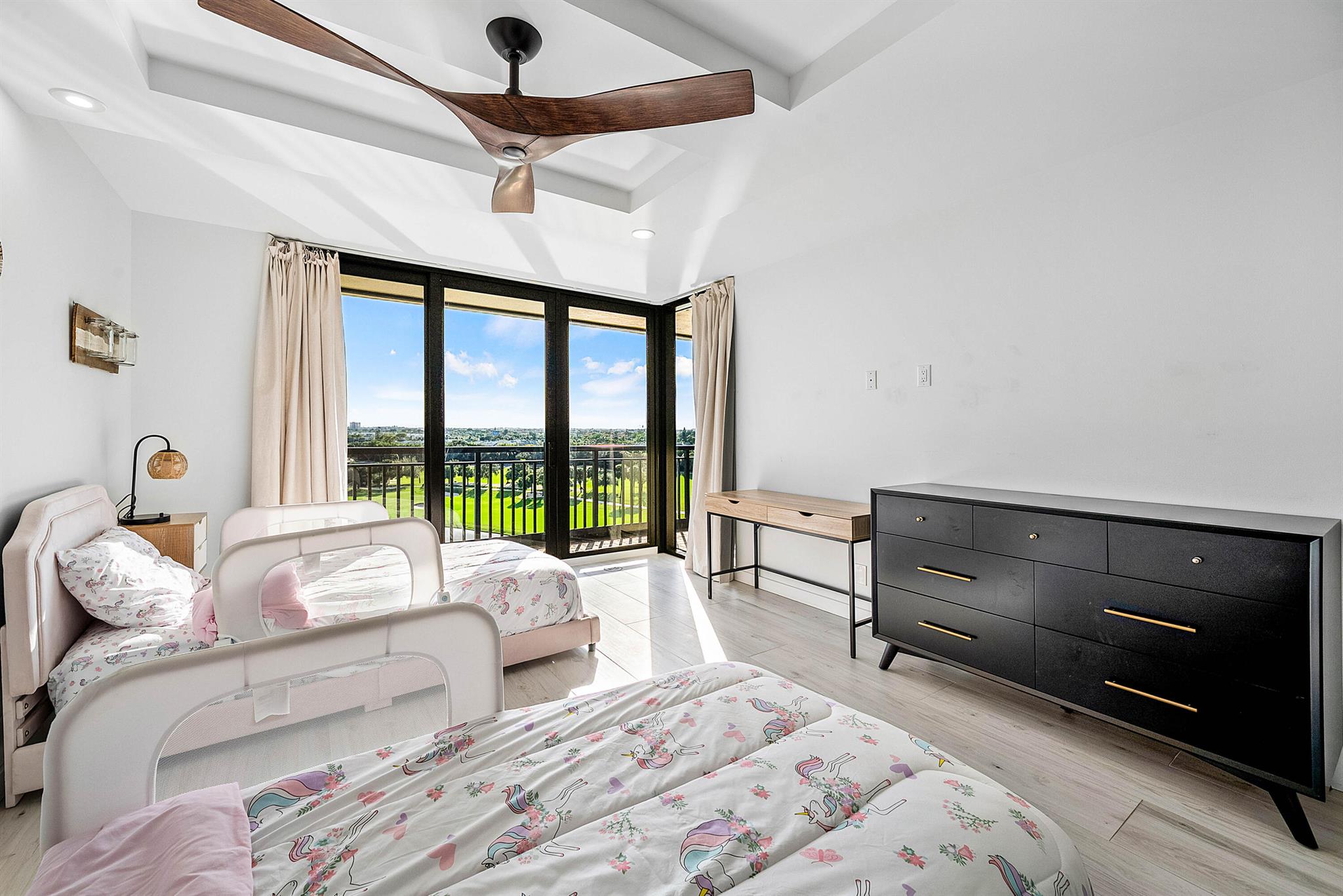 PARLIAMENT EAST CONDO - Residential