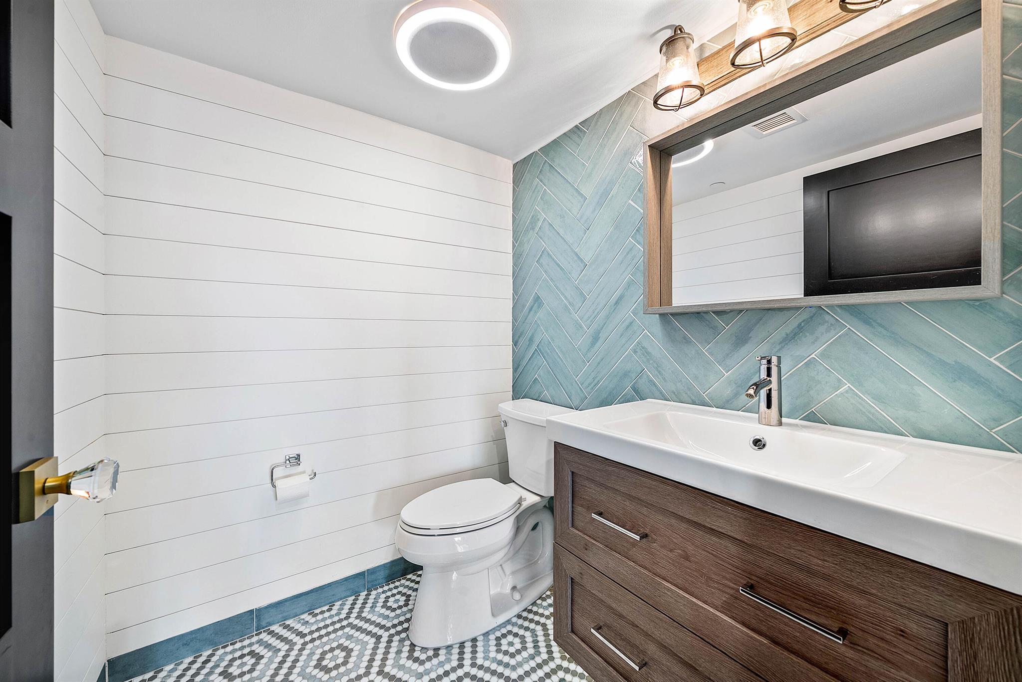 PARLIAMENT EAST CONDO - Residential