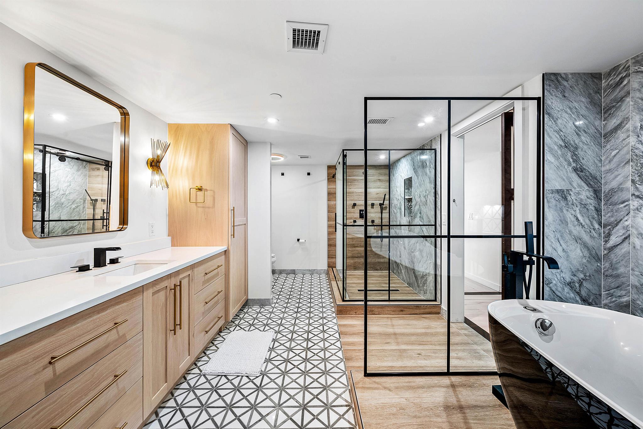 PARLIAMENT EAST CONDO - Residential