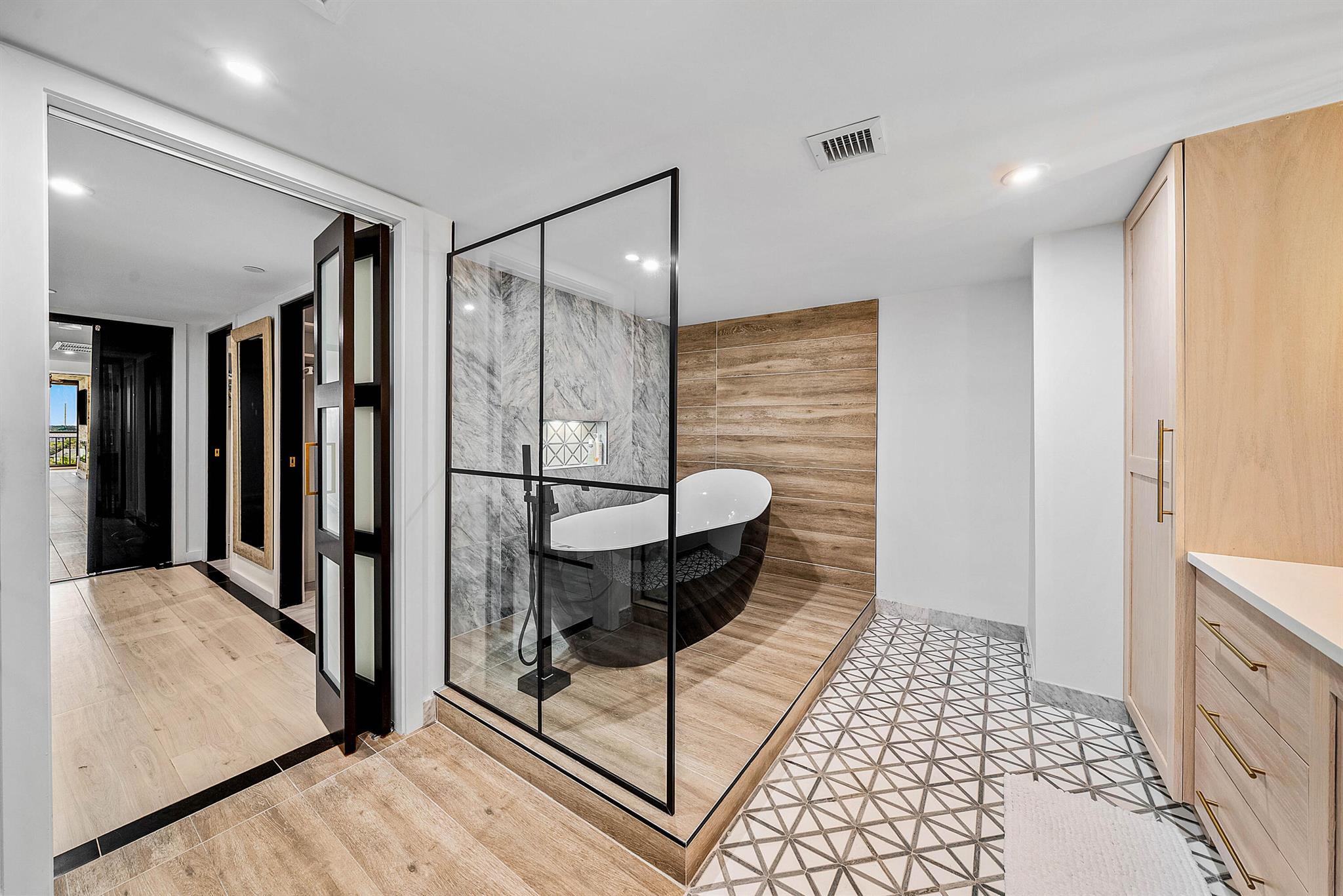 PARLIAMENT EAST CONDO - Residential