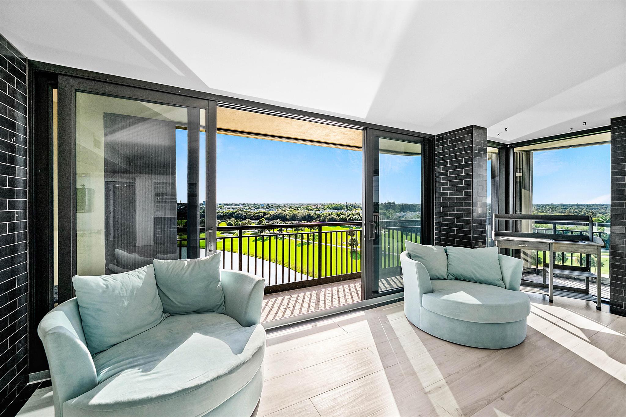 PARLIAMENT EAST CONDO - Residential