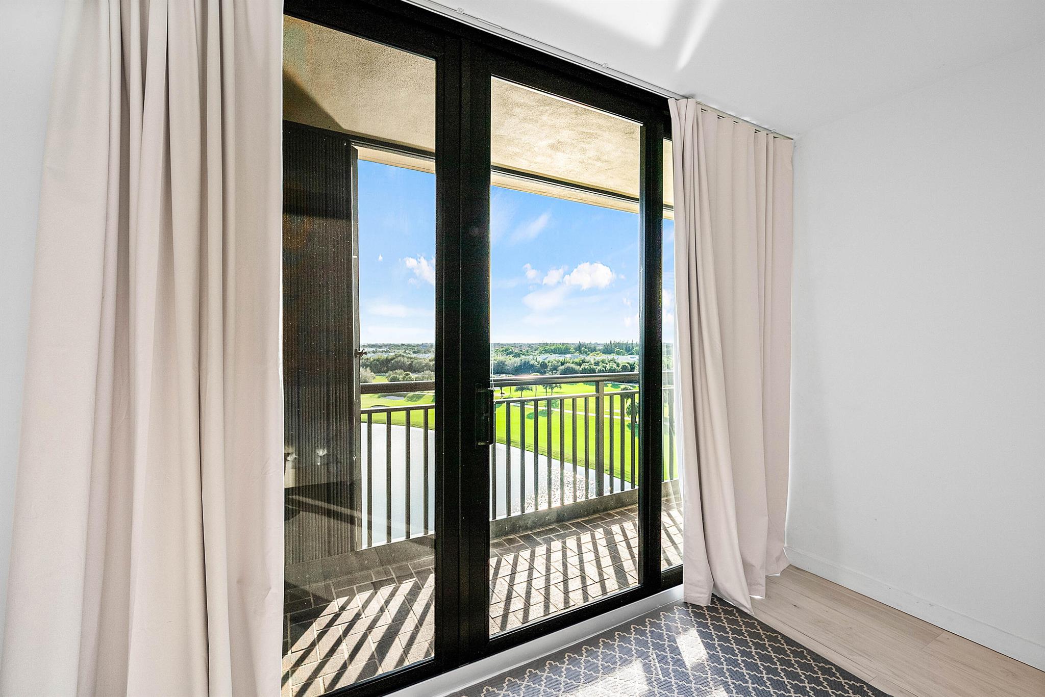 PARLIAMENT EAST CONDO - Residential