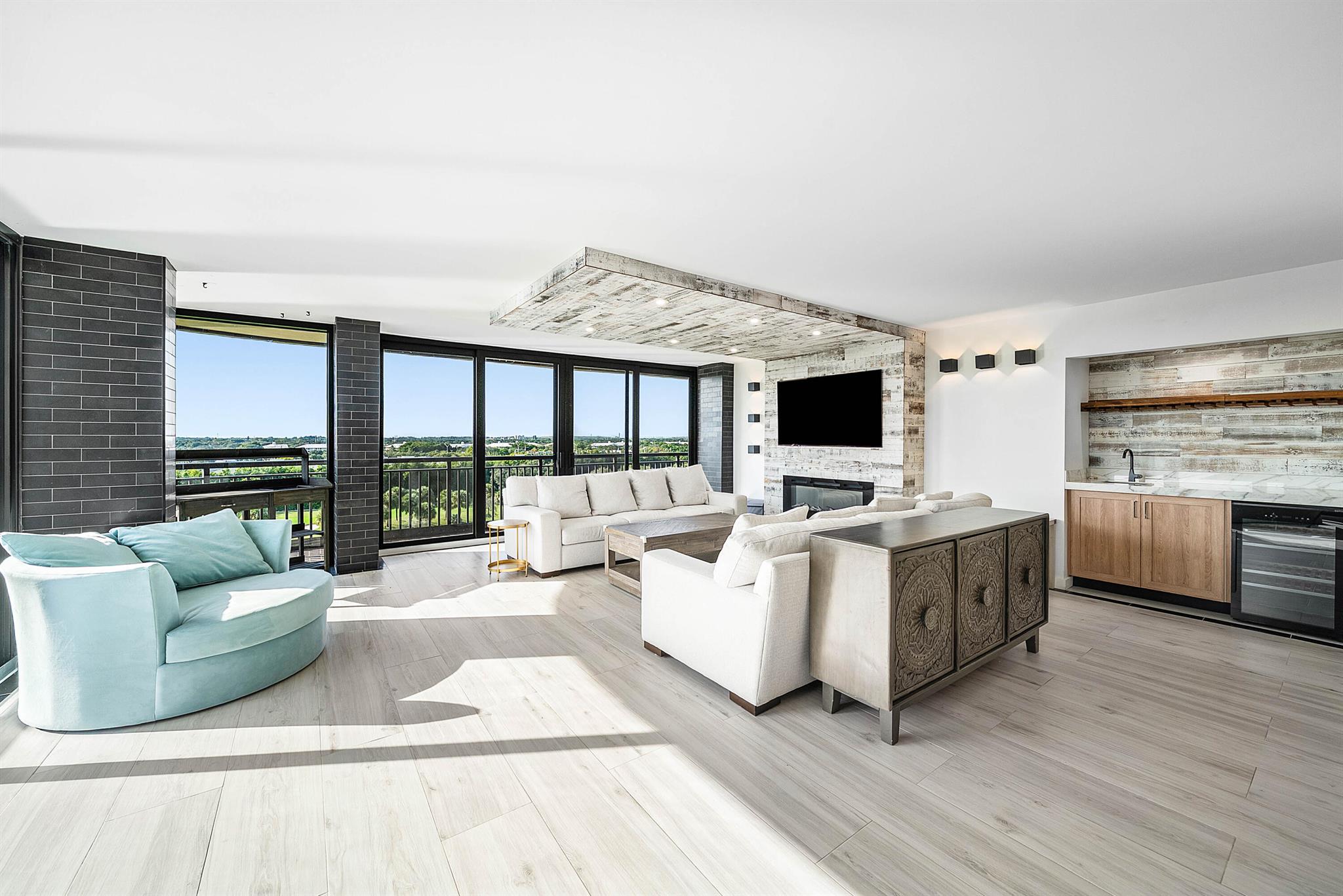 PARLIAMENT EAST CONDO - Residential