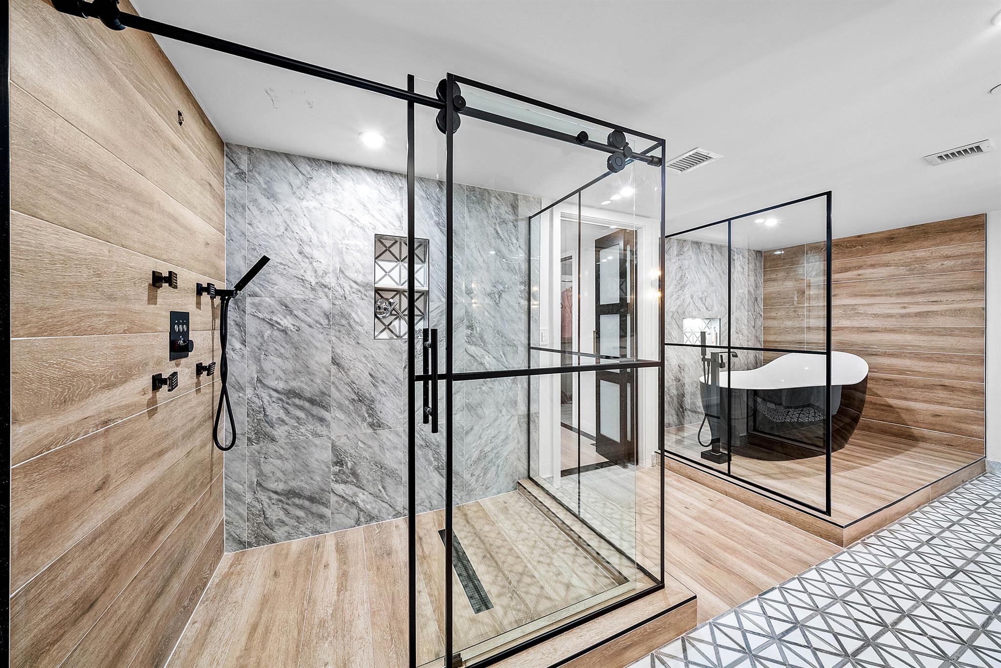 PARLIAMENT EAST CONDO - Residential