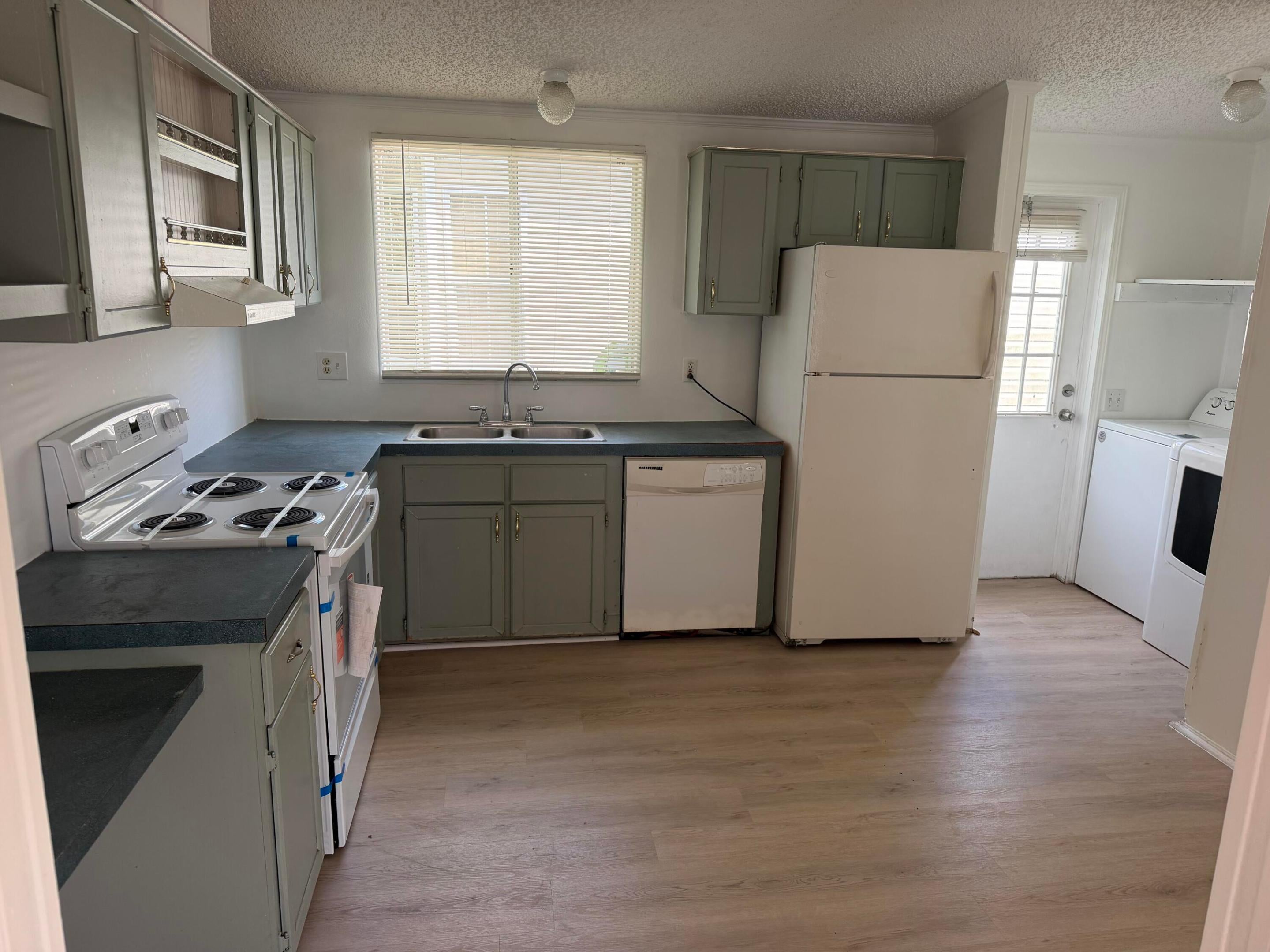 1680 SW 85TH Avenue, Davie, FL, 33324/$215,000 4 1680 SW 85TH Avenue