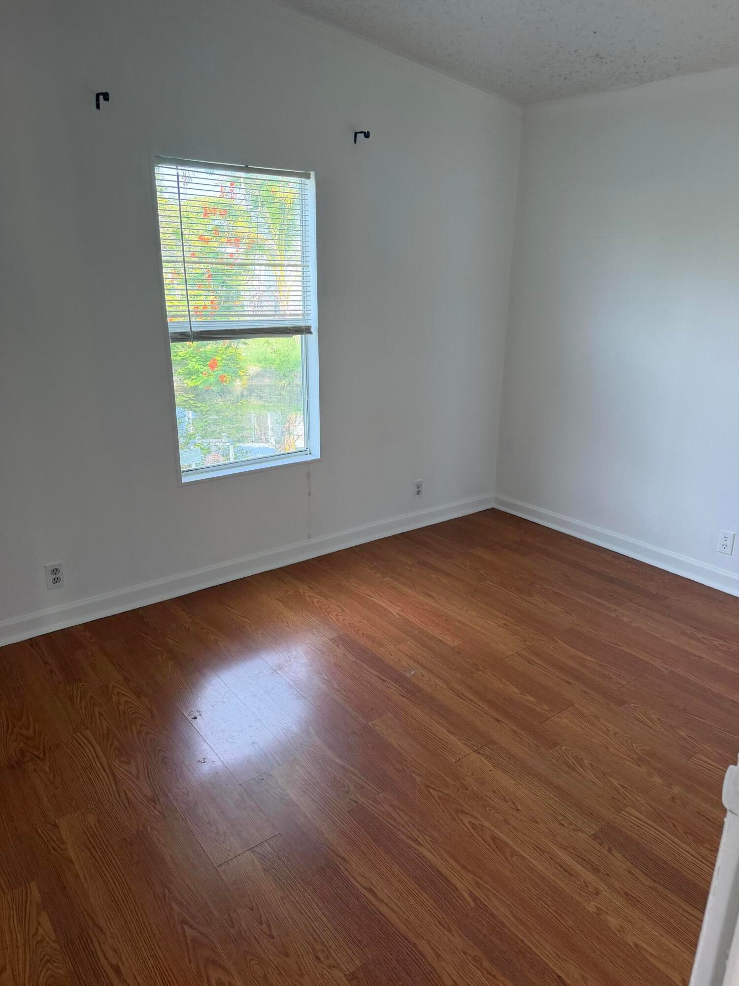 1680 SW 85TH Avenue, Davie, FL, 33324/$215,000 2 1680 SW 85TH Avenue