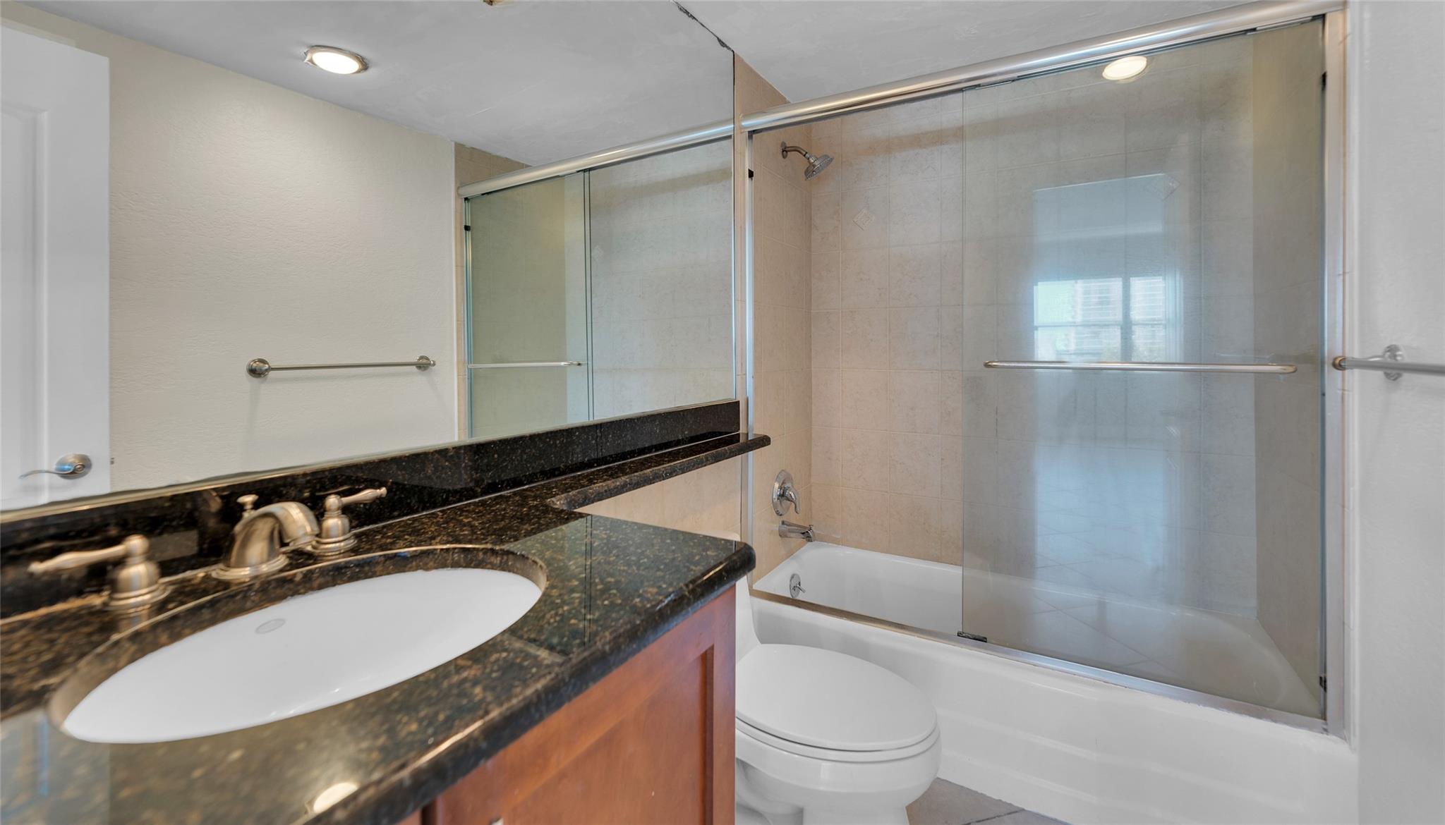 LAUDERDALE TOWER - Residential