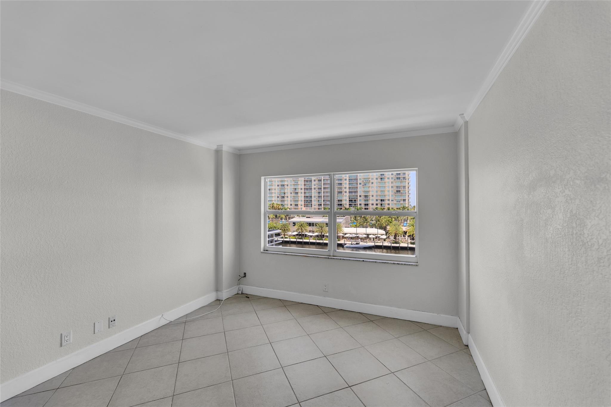 LAUDERDALE TOWER - Residential