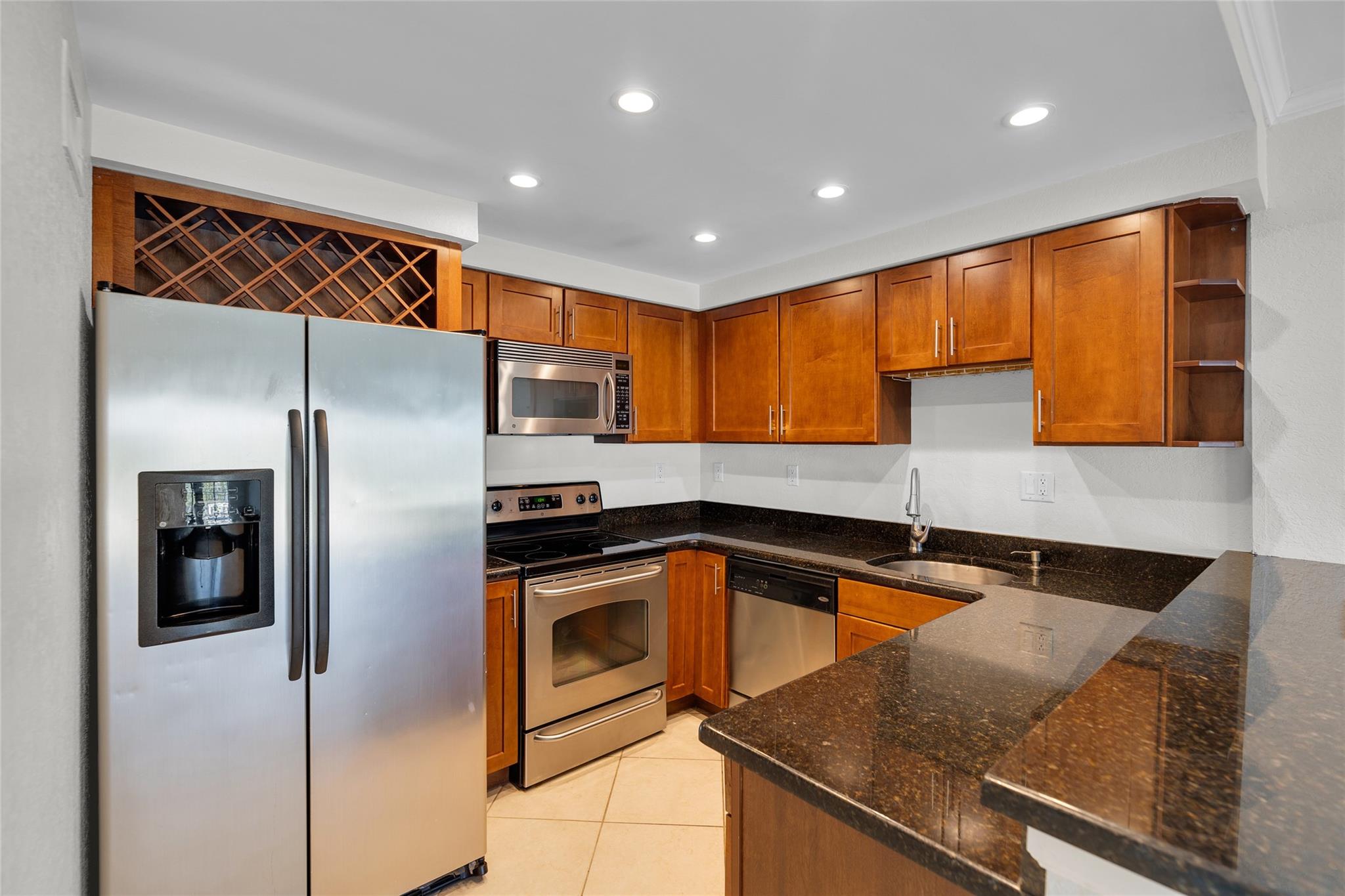 LAUDERDALE TOWER - Residential