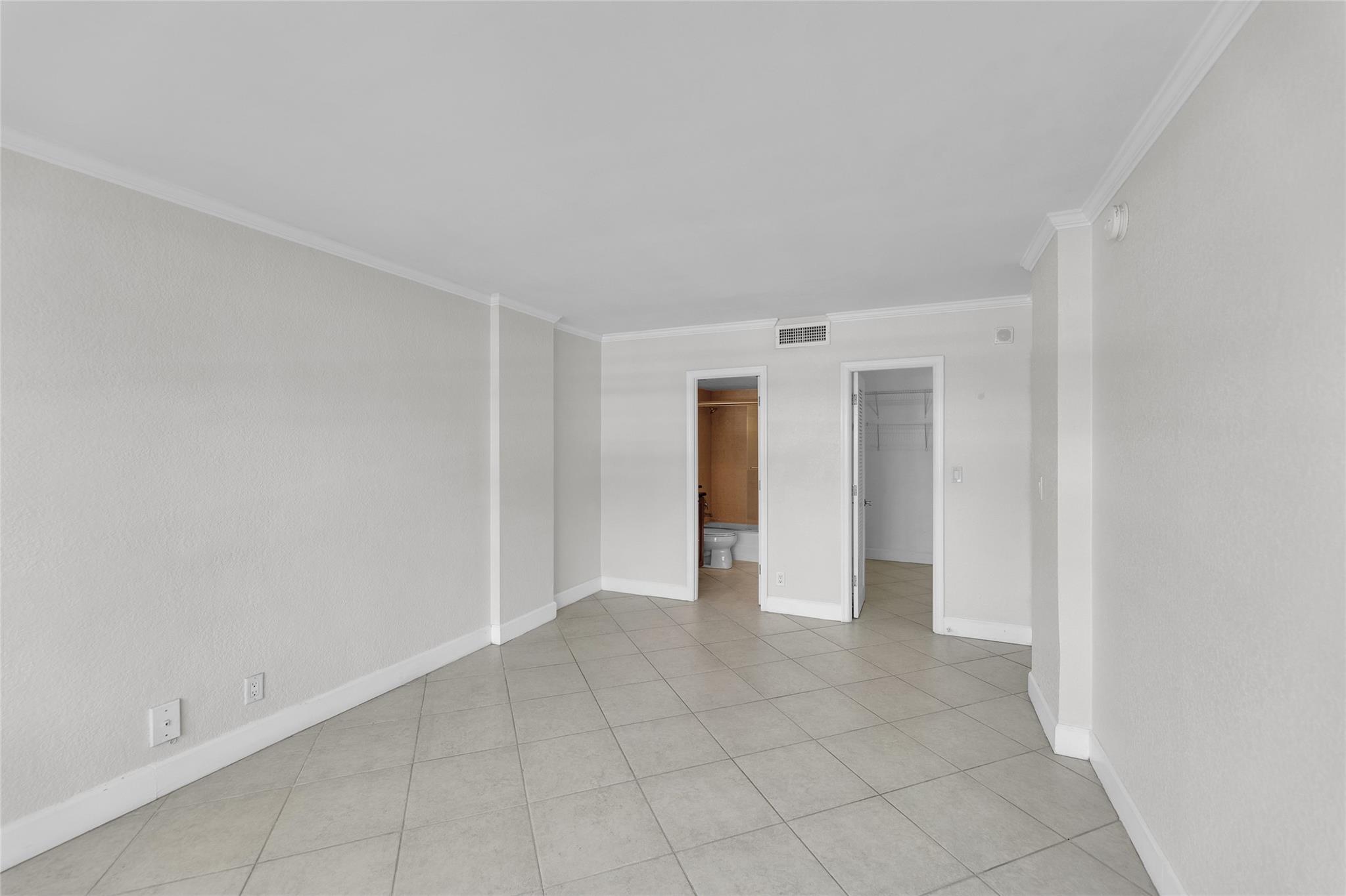 LAUDERDALE TOWER - Residential