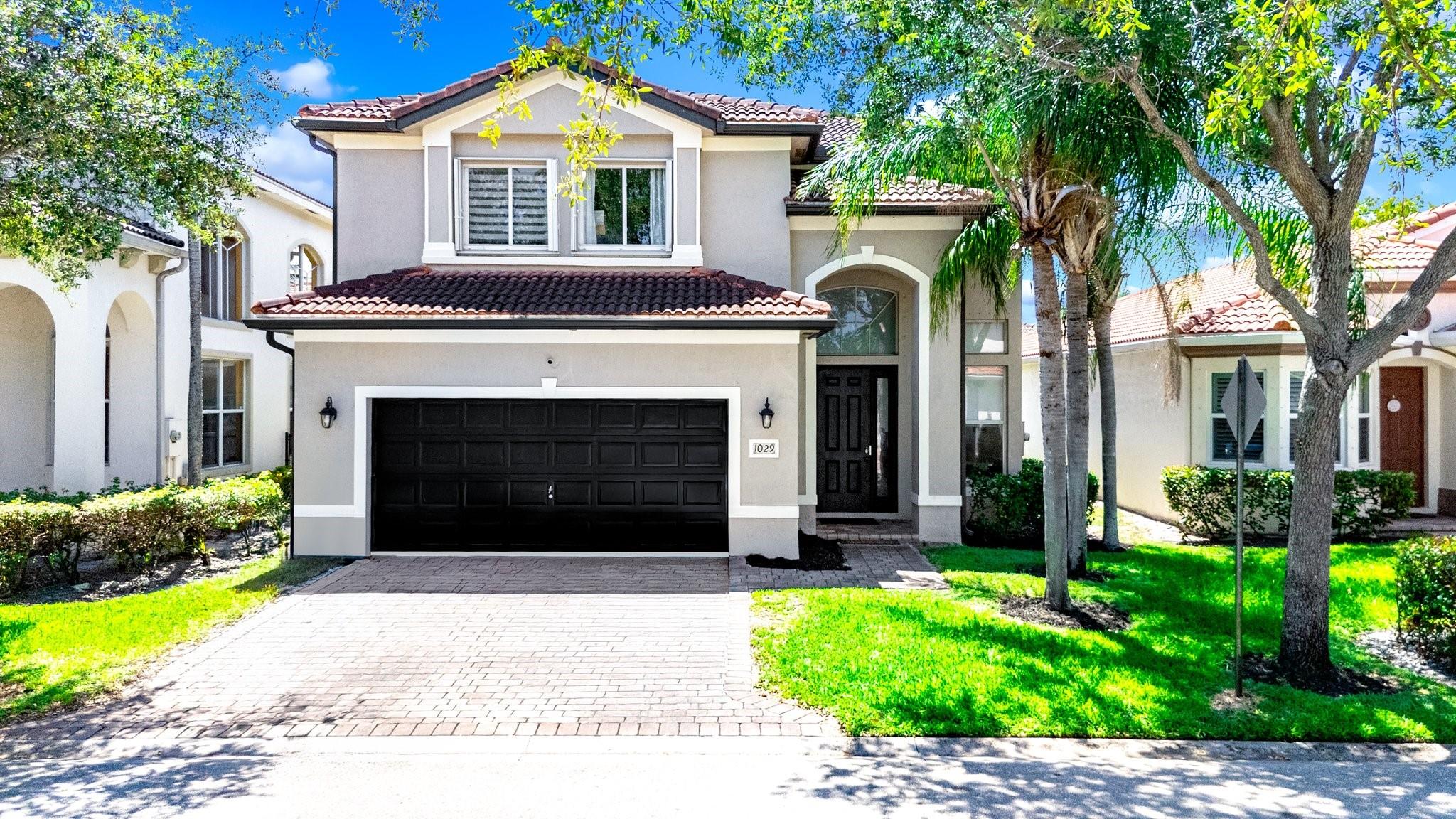 1029 Center Stone