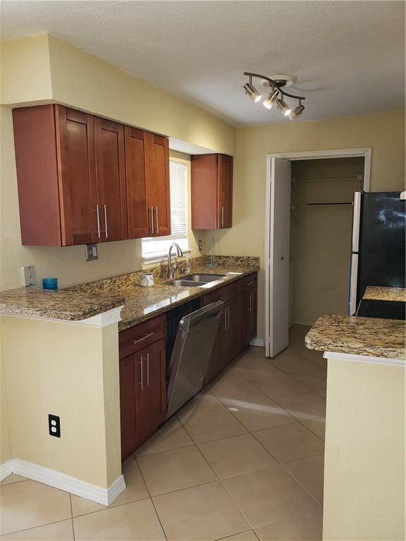 Savannah At Riverside Con - Residential Lease