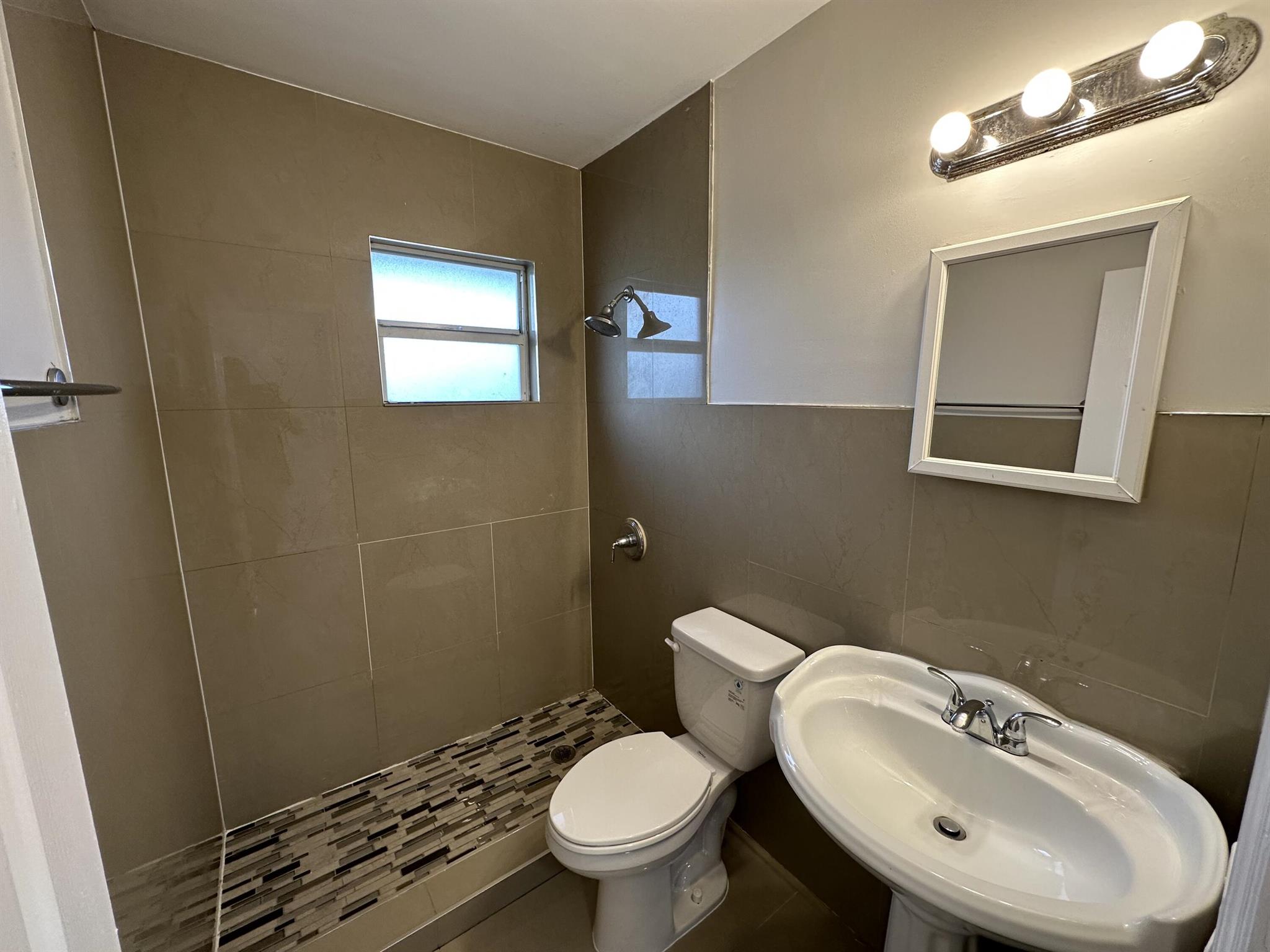 CLOWS - Residential Lease