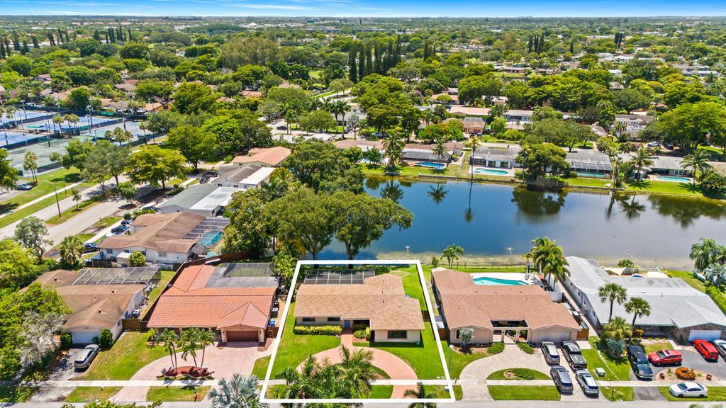 Photo of 1720 NW 105th Avenue, Pembroke Pines, FL 33026 (MLS # B26049982)