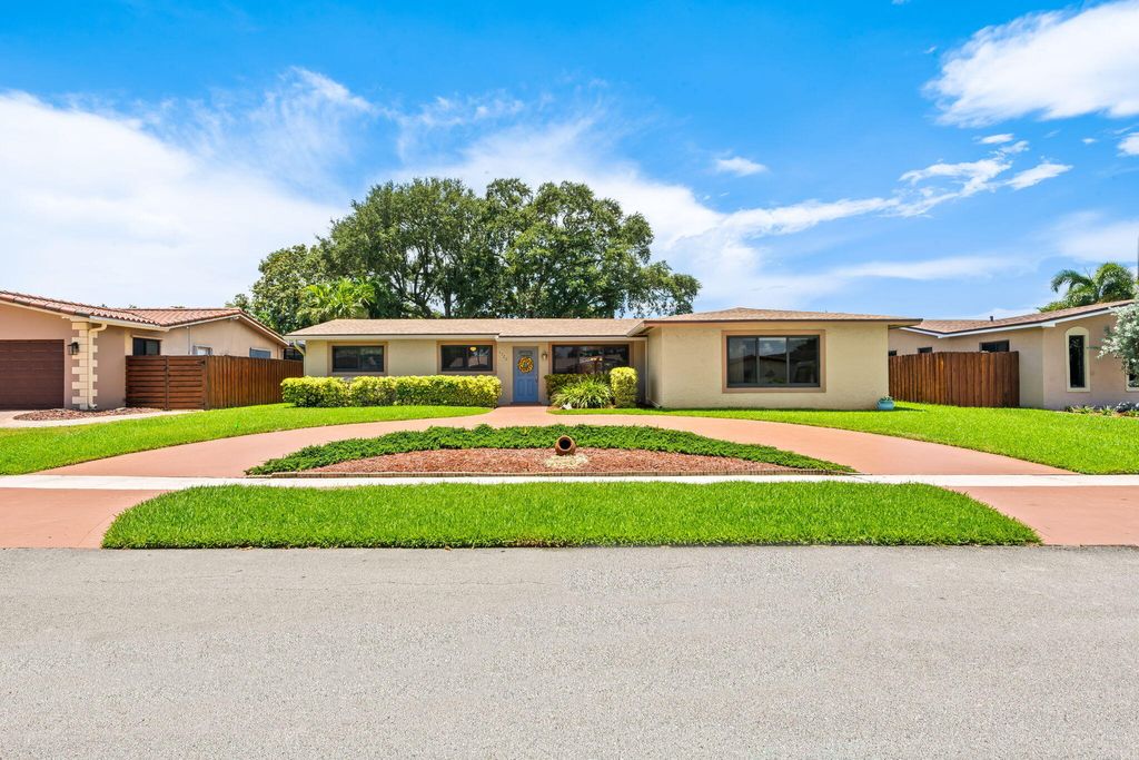 Photo of 1720 NW 105th Avenue, Pembroke Pines, FL 33026 (MLS # B26049982)