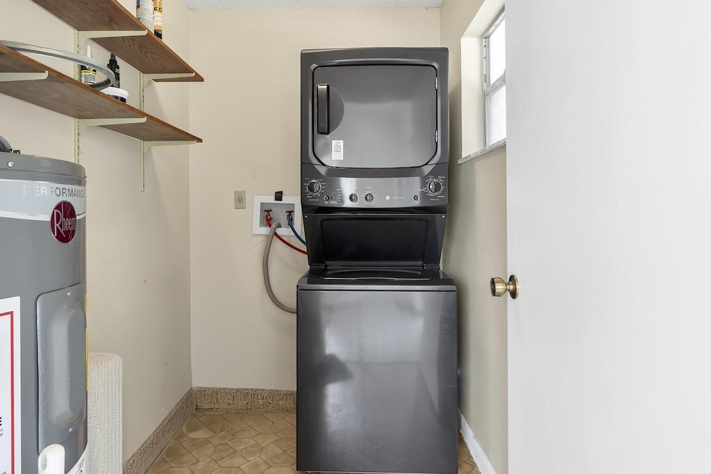 THE ACREAGE, UNINCORPORATED - Residential