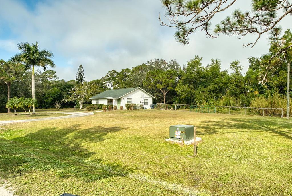 THE ACREAGE, UNINCORPORATED - Residential