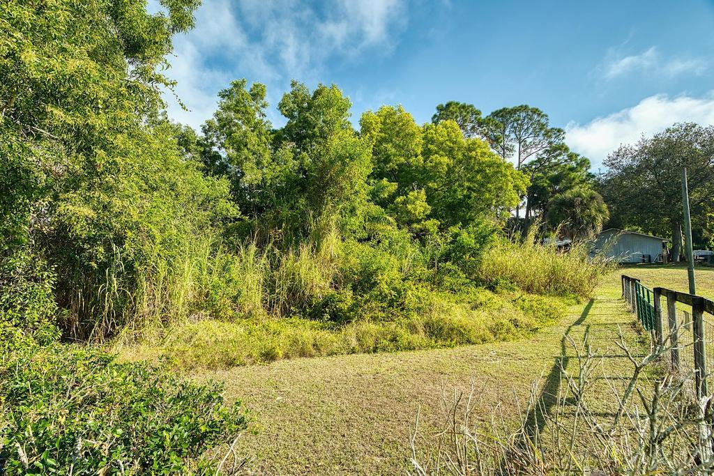 THE ACREAGE, UNINCORPORATED - Residential