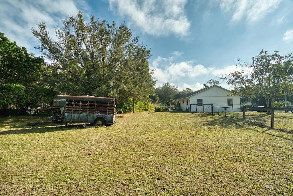 THE ACREAGE, UNINCORPORATED - Residential