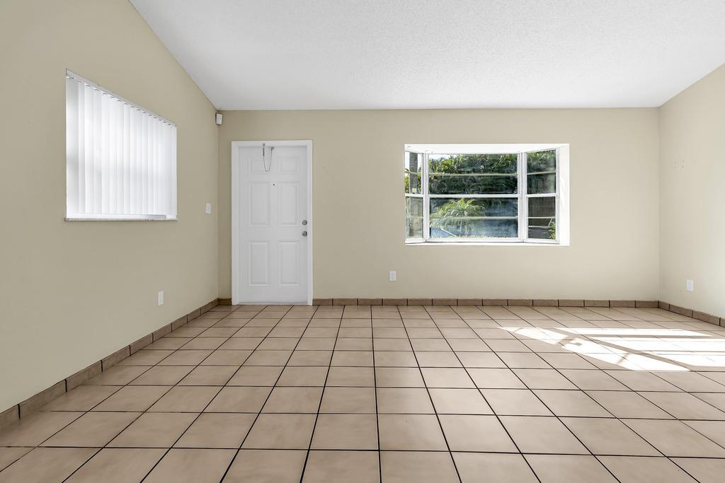 THE ACREAGE, UNINCORPORATED - Residential